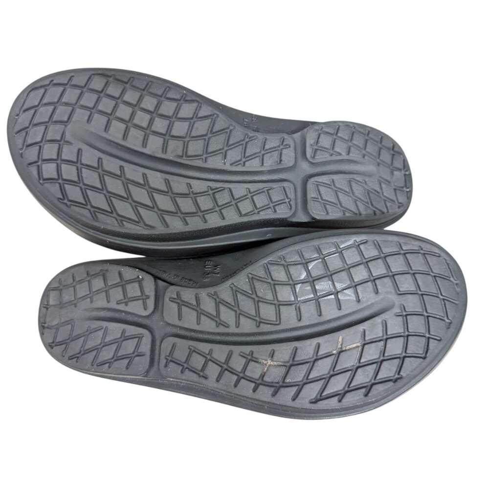 Women's OOlala Thong Luxe Recovery Flip Flop in Atlantis Women's size 7 - Picture 8 of 8